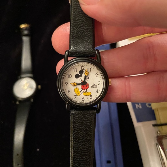 Lot of 4 Watches Tweety Bird NIB, Donald Duck Disney, Lorus Mickey Mouse & Stars - Picture 5 of 7